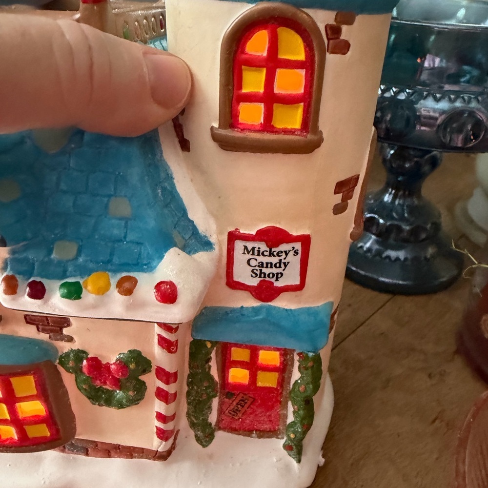 RETIRED Disney Dept 56 Mickey’s Candy Shop Christmas Village w/ Box - Picture 7 of 9
